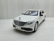 全新盒裝~1:24~賓士 BENZ E300 白色 合金 模型車 聲光車 玩具 兒童 禮物 收藏