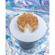 Biscoff burnt cheesecake with biscoff sauce and crumbles