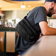 Pacsafe V 五大專利防盜 防盜探險斜肩包 腰包 4L 黑色 #60141