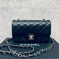 CHANEL 經典迷你口蓋包20公分