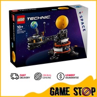 Lego 42179 Technic Planet Earth and Moon in Orbit