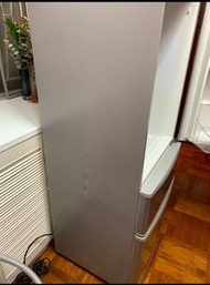 三門雪櫃（樂聲牌，高160x宽60x深65厘米，左邊有小小凹，$1500，西摩道自取）