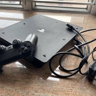 PS4 Slim 500GB 包1個手制 插頭 hdmi線