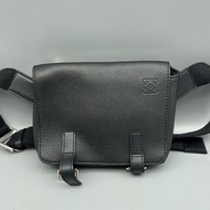 Loewe羅意威military messenger郵差包 黑色荔枝紋牛皮 經典款 寬肩帶 斜挎