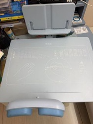兒童學習坐姿矯正器