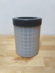 Tovolo的「擠壓式」迷你冰塊模具