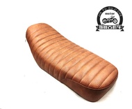 เบาะนั่งรถมอเตอร์ไซค์ย้อนยุค GN125 แบบน้ำหนักเบา 63 ยาวต้นฉบับ เบาะนั่งแบบเปลี่ยนทิศทางแบบย้อนยุค CA