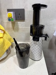 白色慢磨榨汁機