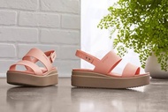 CROCS Brooklyn Low Wedge สี Pink Color รองเท้ารัดส้นส้นต่ำสำหรับคุณผู้หญิง สีชมพูพาสเทลสวยสดใส