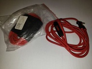 全新 紅色適用於Beats Mixr 音頻線，紅色，帶有黑色接聽按鈕連咪。線材兩端分別是3.5mm四環90度轉三環直插頭，約1.2米長，三環都兼容，電話，耳機使用，價為一件價，給懂得的，郵寄加＄5，先