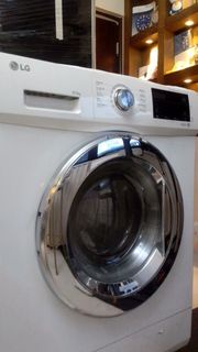 移民私人出售二合一洗衣機，有乾衣功能全乾衣，超薄慳位一級能源。Washing machine dryer built-in.