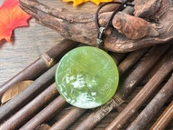 【一物一圖】天然岫玉 青提奶蓋山水雙面雕刻圓牌吊墜 手編繩項鍊