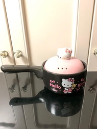 Hello Kitty 砂鍋煲，13cm, 80% new, 手柄底部有崩裂，不影響使用
