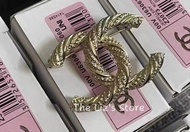 Chanel 員工心口針