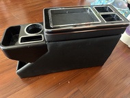 汽車白燈中央扶手箱 ,闊15cm, freed/jazz 合用帶杯架及USB充電