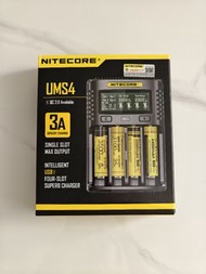 NITECORE UMS4 快速充電器