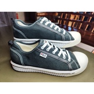 EUR 43, Fila_ Sneaker_ukay shoes