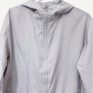 UNIQLO 戶外 機能 防風 防潑水 防曬 抗UV 慢跑 籃球 休閒 運動 經典 可攜式 連帽外套 女版 紫芋色 S號 469773 JKT-W TP0_2502 TP0_25 #25女王節