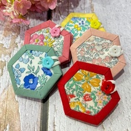 [Fabric Fanatics]Liberty Needle Book Needle Keeper