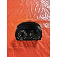 BMW e90 320 meter cluster