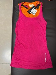 全新 NEW Giordano Lowe  alpine M size 運動背心套裝 中碼，有興趣pm約時間將軍澳地鐵站／尚德商場交收，或可順豐到付 pickup at TKO MTR station
