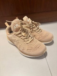 APL 運動鞋