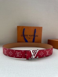 💥現貨💥 絕美限量紅色老花銀扣LV 40MM雙面可用皮帶 | Louis Vuitton LV Shape 40MM Reversible Belt|