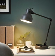 IKEA工作燈/檯燈/桌燈附無線充電器