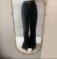 黑色牛仔褲 （微喇叭褲）