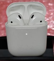 二手 Apple airpods  二代  A1938  無線充電版充電盒 功能正常