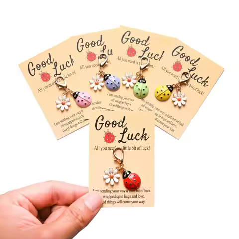 New Alloy Oil-Dripping Insect Ladybug Daisy Keychain Pendant, Holiday Gift Good Luck English Encoura