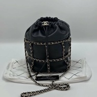 CHANEL 黑金鏈條抽繩水桶包 14*21*14 98新配件塵袋保卡