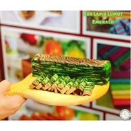 Kek Lapis Sarawak Lumut Emerald