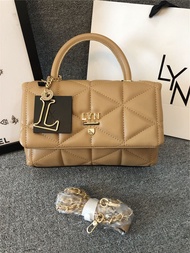 กระเป๋าถือ LYN 9’ รุ่น Triton Top Handbag พร้อมสายสะพายยาว