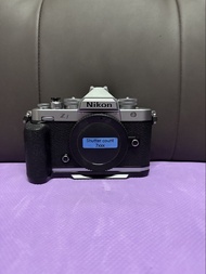 銀色 新淨靚仔 Nikon ZF 連埋手柄 快門次數 7XXX