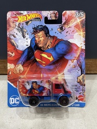 Xe mô hình đồ chơi bánh cao su Hotwheels 1:64 PREMIUM - DC COMICS - 88 Mercedes Unimog U1300