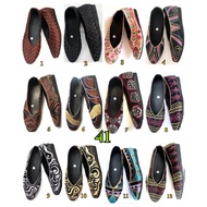 Size 41 Embroidered Shoes