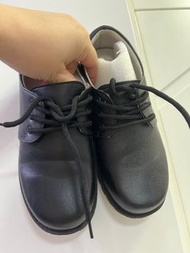 99.99% 全新 咁濟 38碼 內長 23cm 22.5cm 22cm 21.5cm 只著了幾小時 黑皮鞋 黑鞋 黑皮 鞋 鞋仔 二手 價格 全新 咁嘅 品質 童軍 大會操 必備 綁帶 童裝 童鞋 