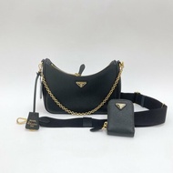 PRADA Re-Edition 2005 Re-Nylon 手袋