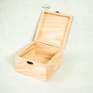 Natural wooden box - square wooden storage box (10x15x15cm)