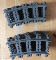 LEGO 樂高 正版 積木  深灰色 火車 彎曲路軌配件，二手新淨，$8個大約有8個。當面現金交收只在南區華富邨（自備購物袋）或使用順豐到付