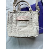 Beyond The Vines Crunch Carryall 0.5 Bag