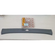 Rear Scufflate Toyota Innova 2008-2011 / 67935-0k040-b0
