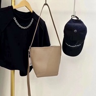 Molisa รุ่นใหม่กระเป๋าสะพายข้าง หนังวัว มีกระเป่าเล็ดของใน จุงของได้เยอะ #9717