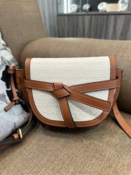 *SHIHNA名牌精品*LOEWE MINI GATR 限量拼色馬鞍包