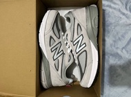 New Balance 990V4