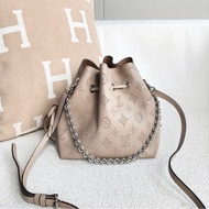 【98%新 ✨ 全網最低價！】LV bella月光女神 鏤空水桶包 大象灰 牛皮 少零錢包