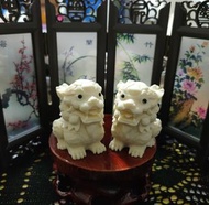 象牙果鎮宅麒麟小擺一對  
40✘40✘50 mm *2  售價:260元
包香港本地順豐
放門口 窗口 文昌位 都是超正！