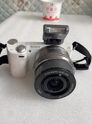 【世子】SONY索尼a系列NEX-5T微單相機，機配16-50mm1:
