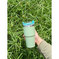 Tumbler tahan air panas dan sejuk